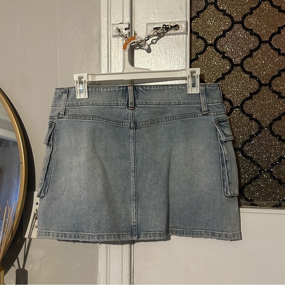 Alice + Olivia Rahmi Cargo Denim Mini Skirt - Picture 2 of 5